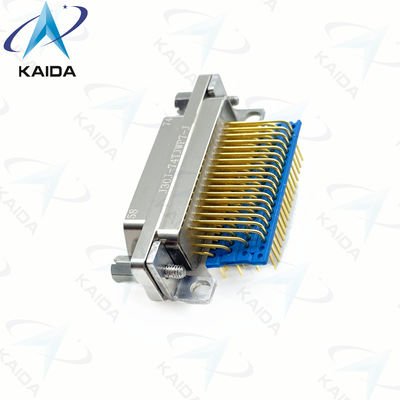 Les connecteurs micro-D de type Elbow PCB MIL-DTL-83513 sont branchés avec le connecteur 83513