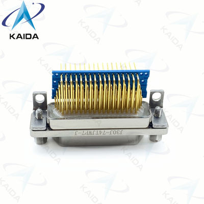 Les connecteurs micro-D de type Elbow PCB MIL-DTL-83513 sont branchés avec le connecteur 83513
