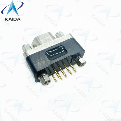 L'appareil est équipé d'un connecteur micro-PCB à prise rectangulaire.