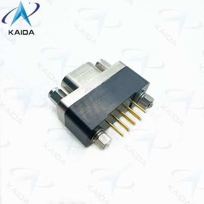L'appareil est équipé d'un connecteur micro-PCB à prise rectangulaire.
